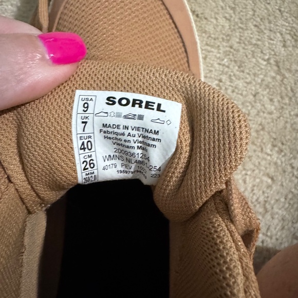 Sorel boots - Picture 3 of 8